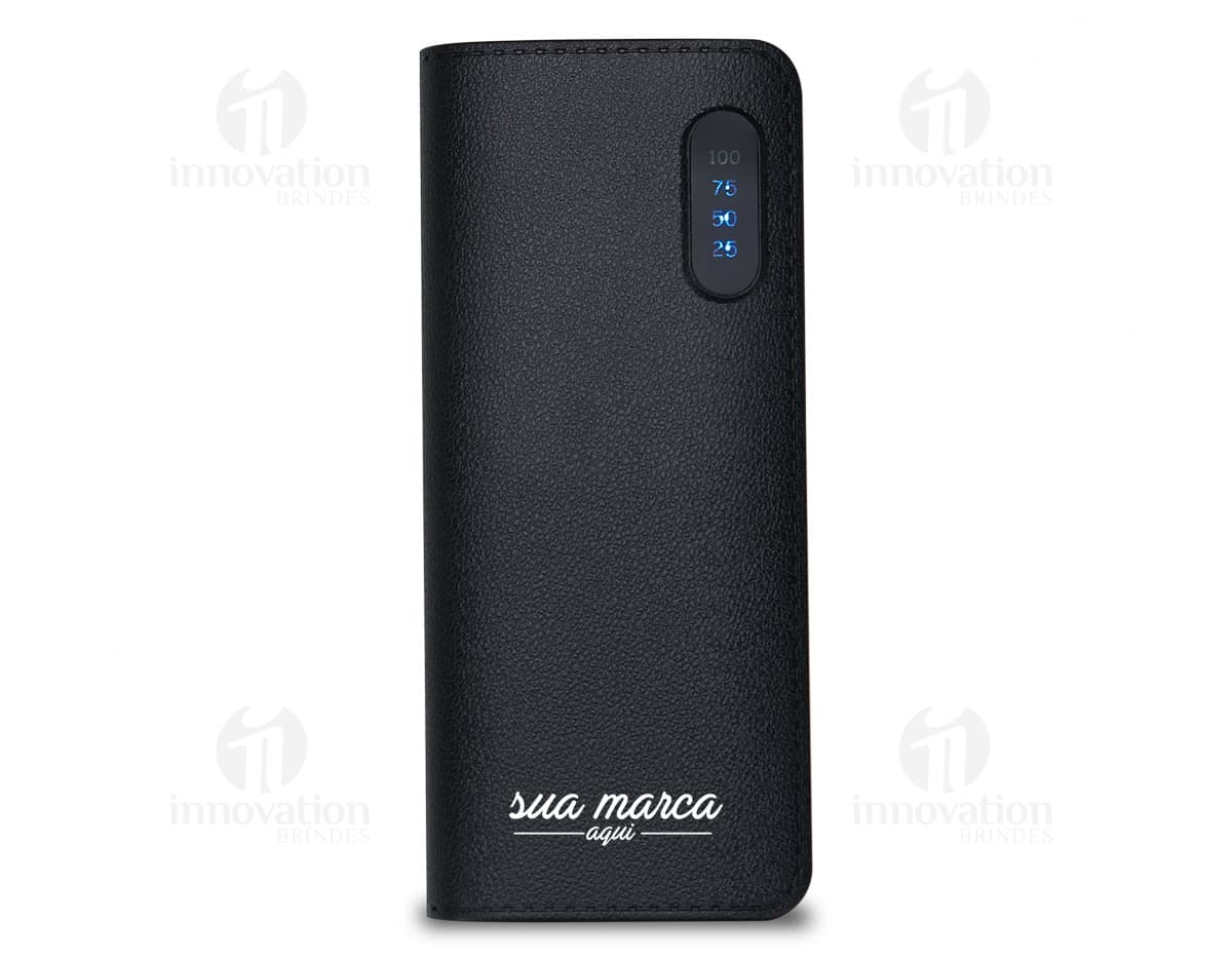 Power Bank 1200mAh em cor preta, com entrada USB e indicador de carga LED. Power Bank 1200mAh em cor preta, com entrada USB e indicador de carga LED.