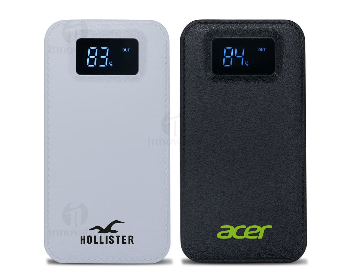 Power bank 3200mAh na cor preta com design compacto e moderno. Aparelho tem indicadores de bateria e uma entrada USB para recarga. Power bank 3200mAh na cor preta com design compacto e moderno. Aparelho tem indicadores de bateria e uma entrada USB para recarga.