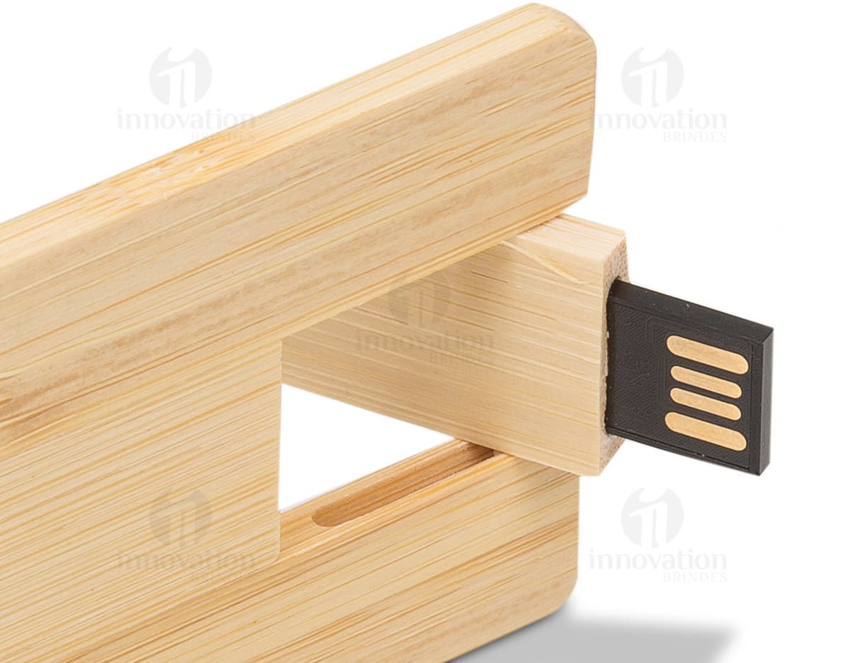 Garrafa de plástico Squeeze com capacidade de 750 ml, na cor amarela, transparente e marrom, ideal para armazenar líquidos como água, suco e refrigerante. Perfeito para festas, bares, restaurantes e celebrações, com tampa de rosca e design clean. Garrafa de plástico Squeeze com capacidade de 750 ml, na cor amarela, transparente e marrom, ideal para armazenar líquidos como água, suco e refrigerante. Perfeito para festas, bares, restaurantes e celebrações, com tampa de rosca e design clean.