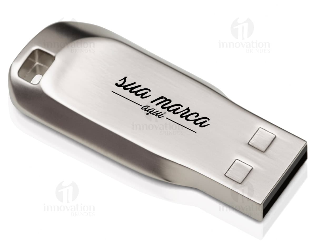 Pen drive metal de 8GB em fundo branco. Pen drive metal de 8GB em fundo branco.