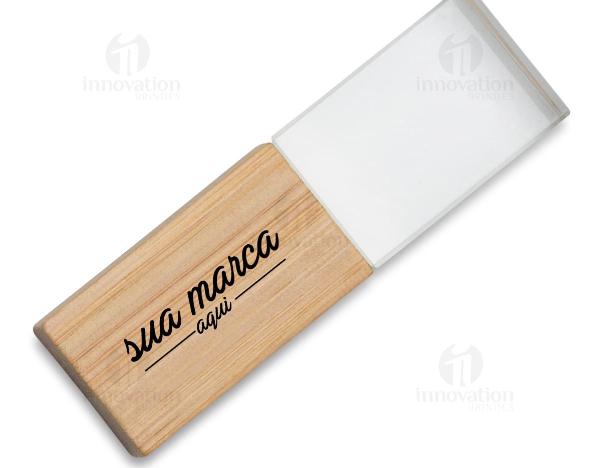 Pen drive de 8GB com design elegante de cristal e bambu. Pen drive de 8GB com design elegante de cristal e bambu.