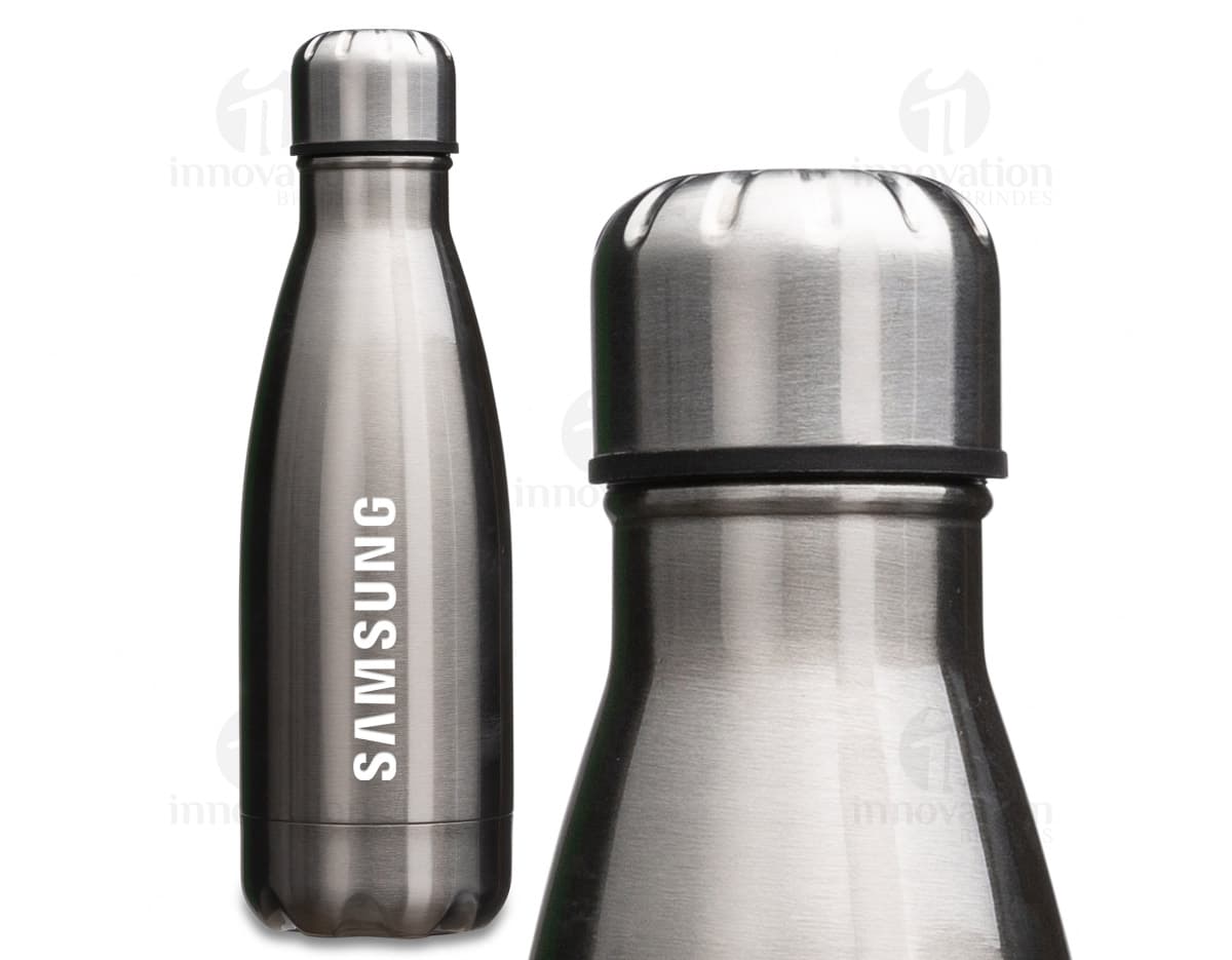 Squeeze de inox 550ml, produto prateado com tampa rosqueável e alça para transporte. Squeeze de inox 550ml, produto prateado com tampa rosqueável e alça para transporte.