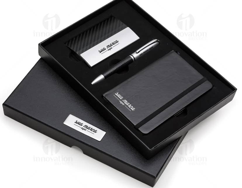 Produto KIT COM 6 PORTA COPOS em cores vibrantes. Os porta copos são redondos e possuem estampas geométricas variadas. Ideal para decorar mesas e proteger superfícies de líquidos.