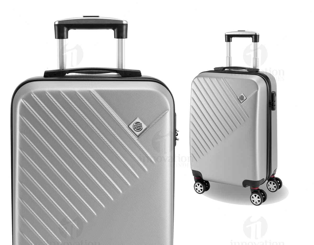 Mala de viagem preta em estilo vintage, feita de couro e metal, com alça resistente e rodas cromadas. Ideal para viagens de negócios ou lazer, proporcionando elegância e praticidade ao transporte de bagagem. Mala de viagem preta em estilo vintage, feita de couro e metal, com alça resistente e rodas cromadas. Ideal para viagens de negócios ou lazer, proporcionando elegância e praticidade ao transporte de bagagem.