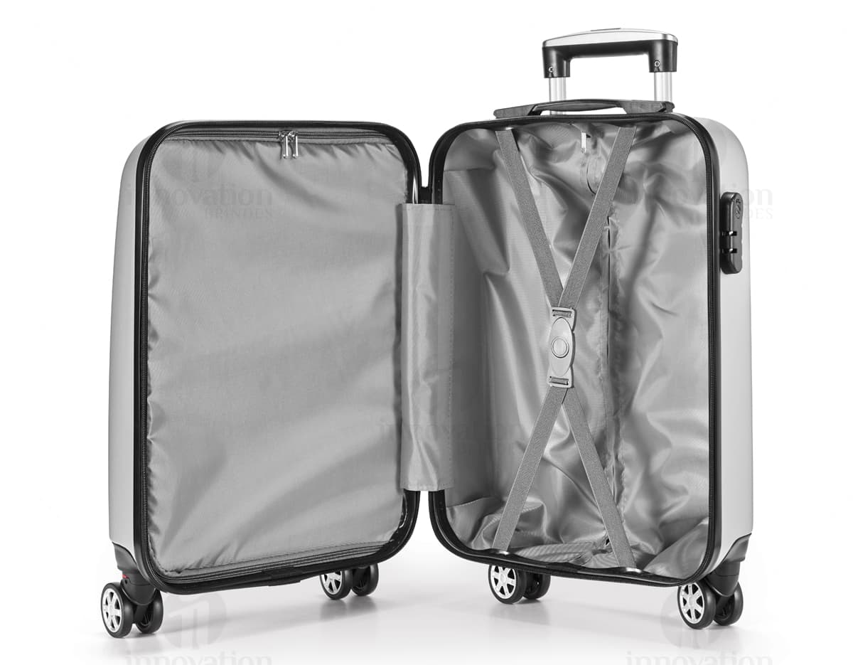 Mala de viagem feita de ABS com rodas e senha. Mala de viagem feita de ABS com rodas e senha.