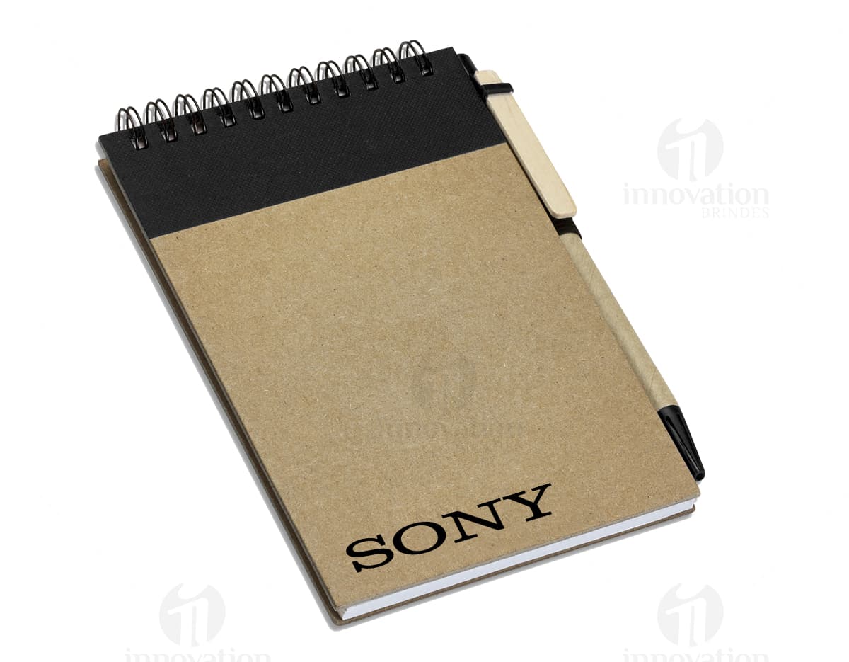 Caderno de anotações com capa dura sintética em destaque. Caderno de anotações com capa dura sintética em destaque.