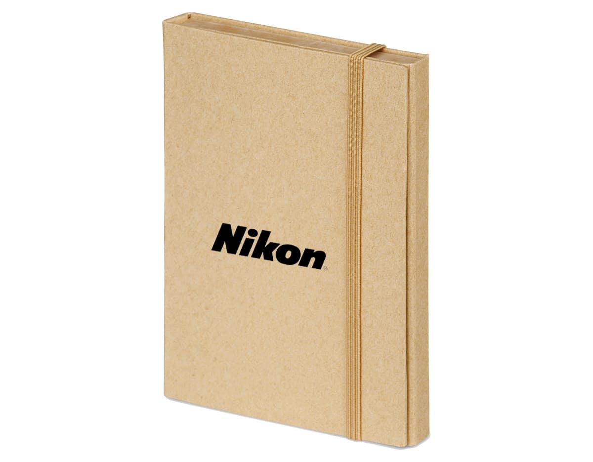 Kit para escritório contendo uma agenda, canetas, bloco de notas, clips e post-its. Kit para escritório contendo uma agenda, canetas, bloco de notas, clips e post-its.