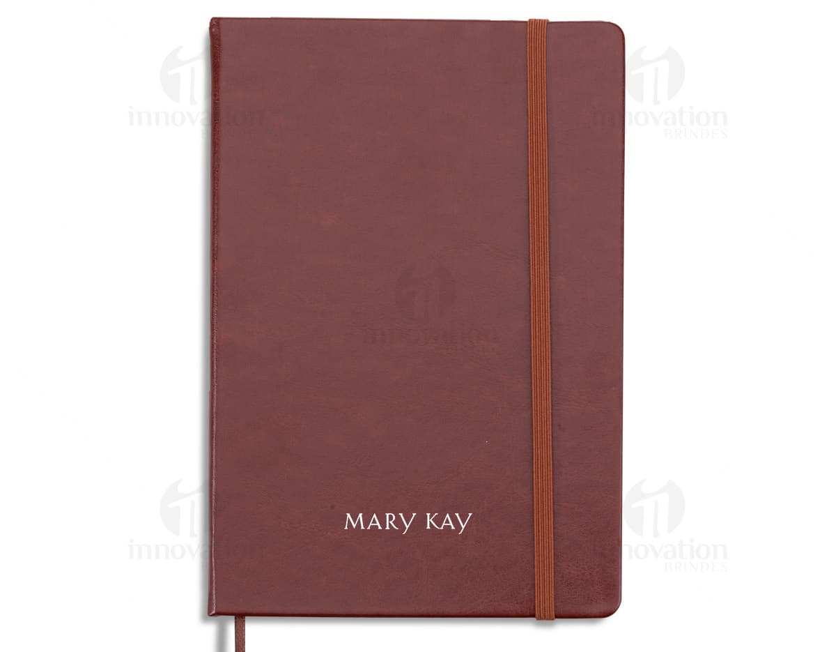 Caderno capa dura sem pauta na cor marfim. Caderno capa dura sem pauta na cor marfim.