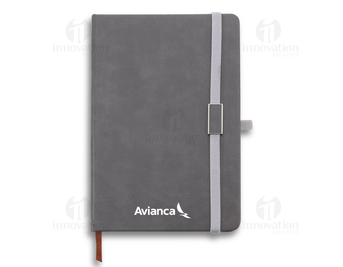 Kit com 6 porta copos em diferentes cores e estampas variadas, feitos de material resistente e anti-derrapante. Kit com 6 porta copos em diferentes cores e estampas variadas, feitos de material resistente e anti-derrapante.