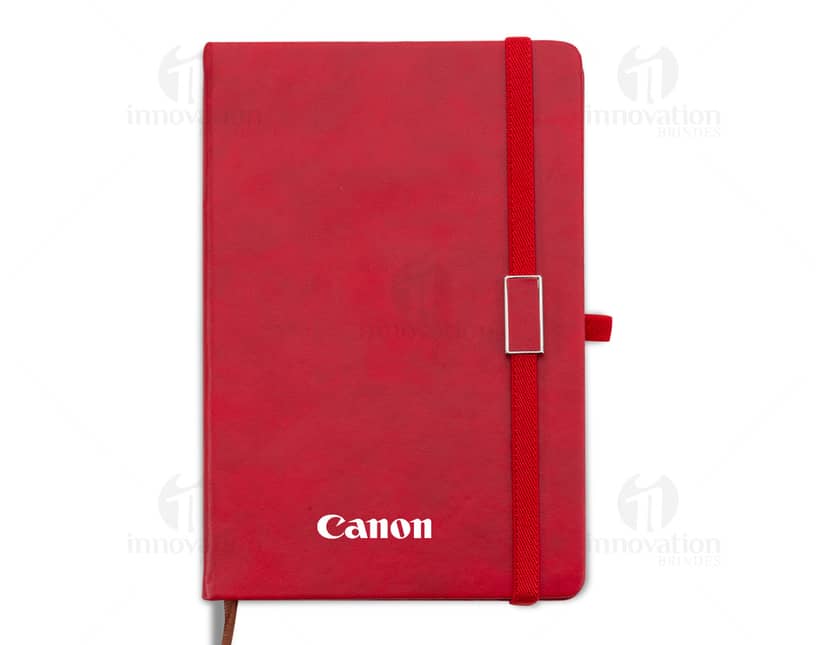 Bloco de anotações 21,4 x 14,7 cm - ideal para o seu dia a dia na escola ou no trabalho. Feito de couro de alta qualidade, possui espaço suficiente para armazenar suas ideias e compromissos. Moderno, prático e funcional. Garanta já o seu!