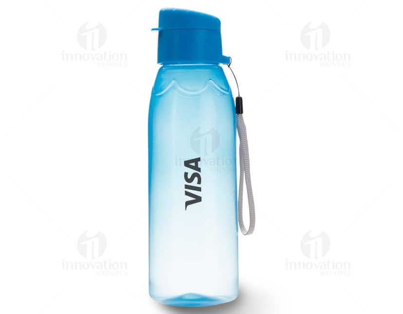 Garrafa plástica de 700ml com alça de nylon.