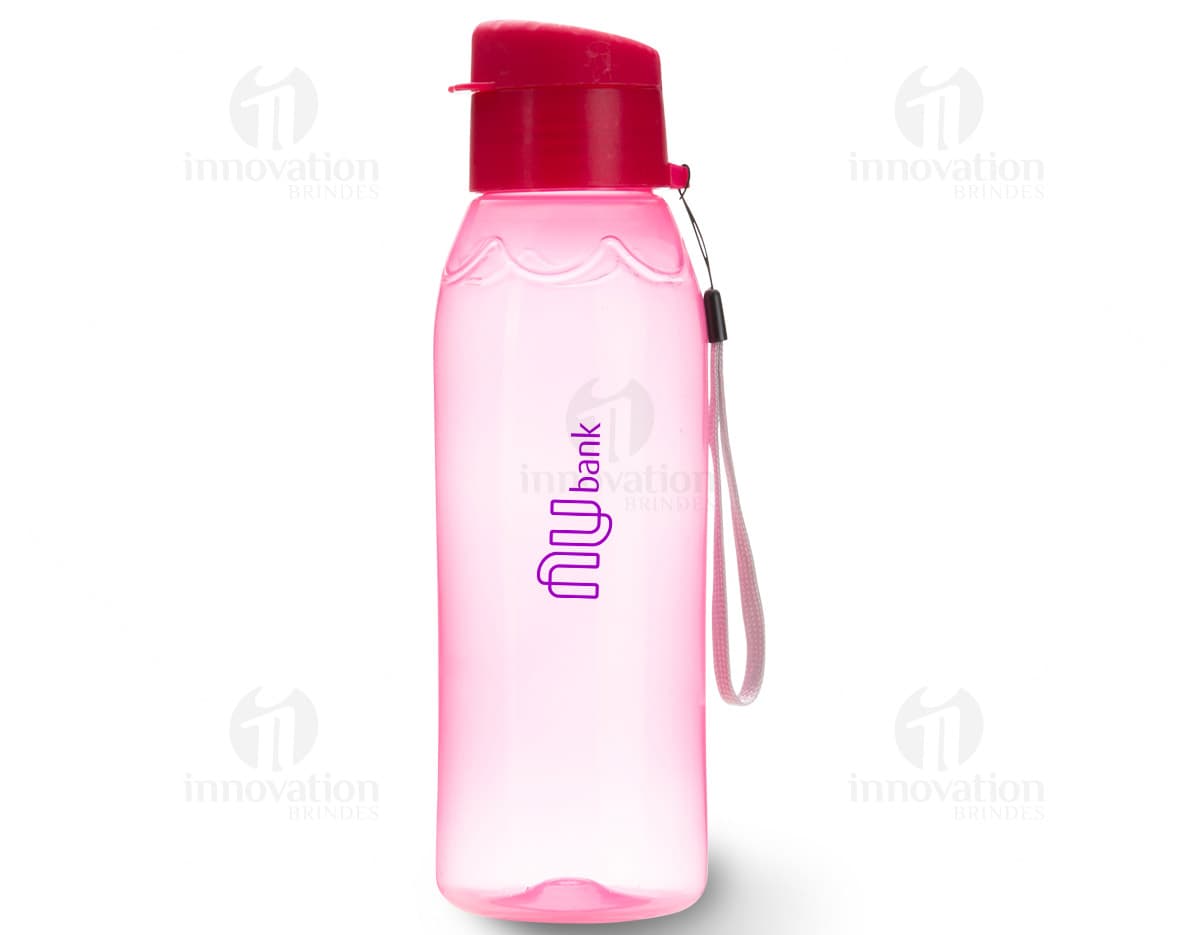 Garrafa plástica de 700ml com alça de nylon. Garrafa plástica de 700ml com alça de nylon.