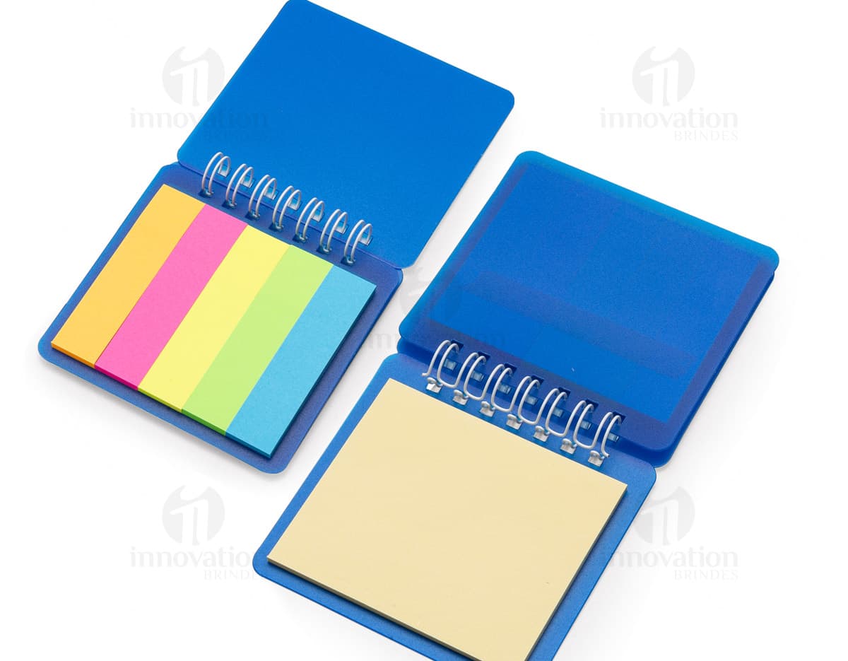 Kit com 6 porta copos em formato circular, feitos de madeira e decorados com estampas coloridas de frutas tropicais. Kit com 6 porta copos em formato circular, feitos de madeira e decorados com estampas coloridas de frutas tropicais.