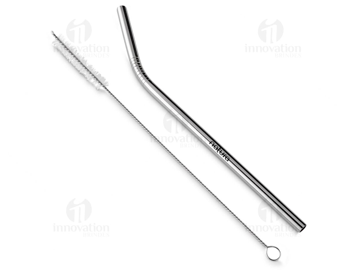 Canudo de metal acompanhado de escova para limpeza. Canudo de metal acompanhado de escova para limpeza.