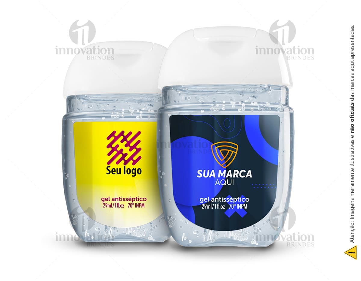 Kit churrasco composto por estojo e acessórios como faca, garfo, espátula e escova de limpeza. Os utensílios estão dispostos de forma organizada dentro do estojo. Kit churrasco composto por estojo e acessórios como faca, garfo, espátula e escova de limpeza. Os utensílios estão dispostos de forma organizada dentro do estojo.