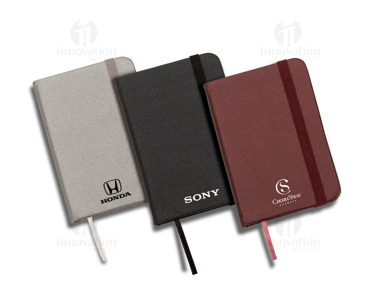 Kit com 6 porta copos em formato redondo e de cores sortidas. Kit com 6 porta copos em formato redondo e de cores sortidas.