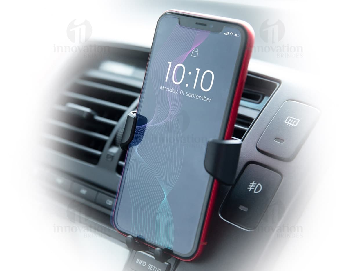 Suporte veicular fabricado em plástico resistente, ideal para manter o celular seguro e apropriado para uso no carro. Suporte veicular fabricado em plástico resistente, ideal para manter o celular seguro e apropriado para uso no carro.