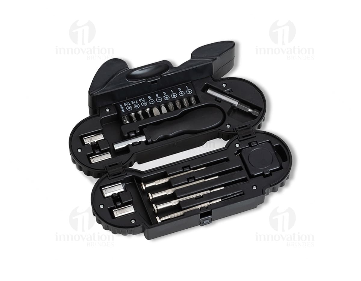 Kit ferramenta com lanterna contendo diversas ferramentas como chave de fenda, alicate e martelo, acompanhado de uma lanterna acoplada. Kit ferramenta com lanterna contendo diversas ferramentas como chave de fenda, alicate e martelo, acompanhado de uma lanterna acoplada.