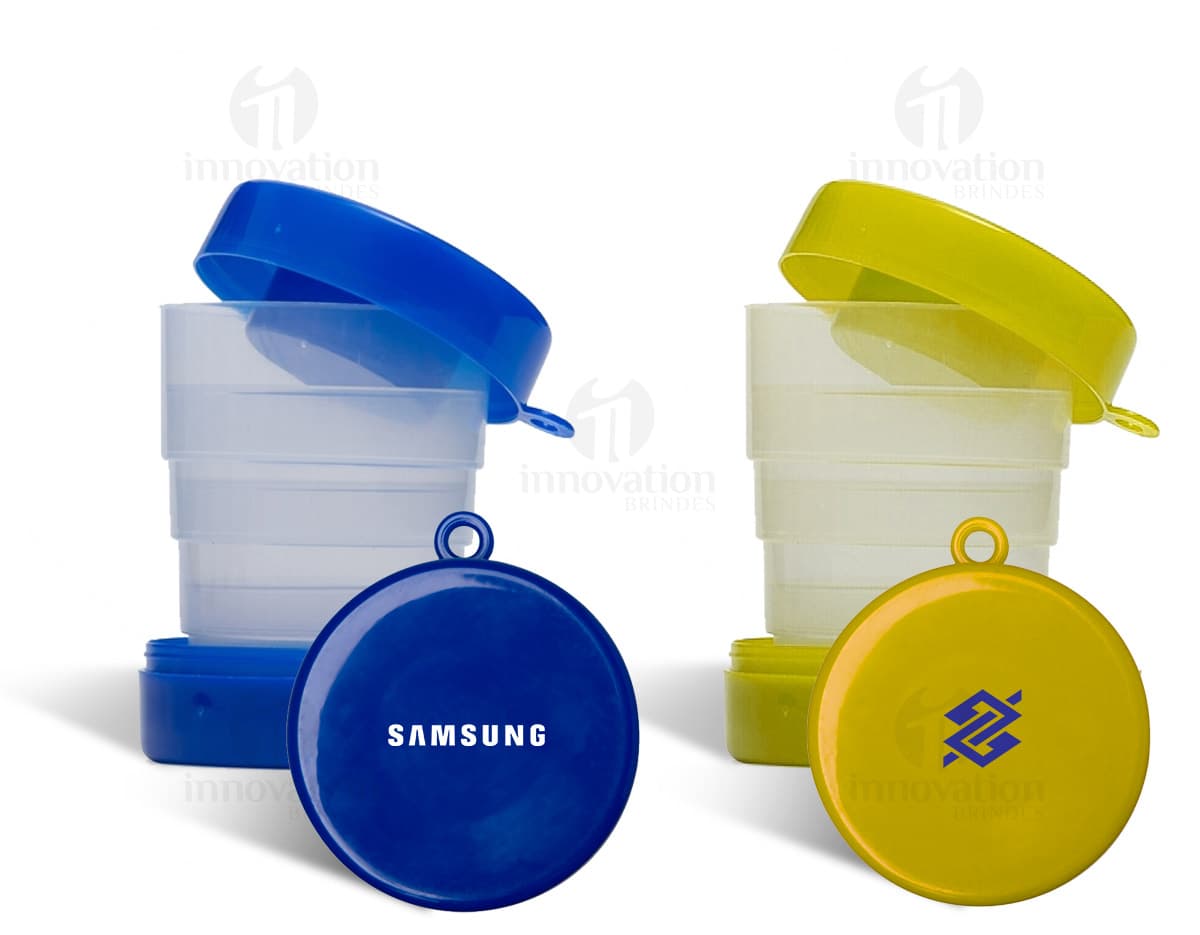 Kit com 6 porta copos em formato redondo, feitos de madeira resistente e pintados de diferentes cores. Os porta copos possuem bordas arredondadas e são ideais para proteger superfícies de possíveis danos causados por copos ou canecas. Kit com 6 porta copos em formato redondo, feitos de madeira resistente e pintados de diferentes cores. Os porta copos possuem bordas arredondadas e são ideais para proteger superfícies de possíveis danos causados por copos ou canecas.