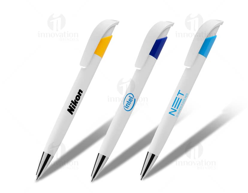 Produto Roller Metal em estojo Kraft, utilizado para escrita e desenho. Corpo metálico prateado e tampa de plástico transparente. Embalagem de papel Kraft.