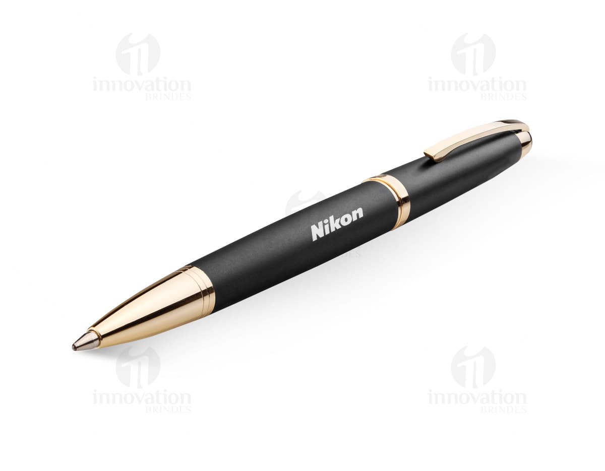 Esferográfica Metal em Estojo Kraft, apresentando design sofisticado e elegante. Esferográfica Metal em Estojo Kraft, apresentando design sofisticado e elegante.