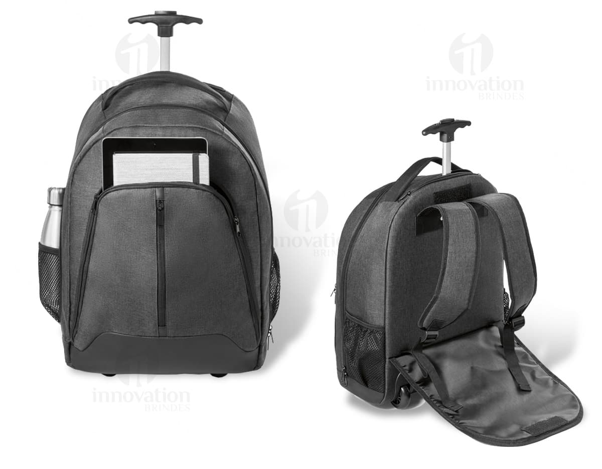 Kit com 6 porta copos em formato quadrado, feitos de acrílico transparente com detalhes em azul e branco. Cada porta copo possui uma estampa diferente, incluindo desenhos de flores, listras e formas abstratas. Arranjados em uma caixa de papelão marrom com a logo da marca. Kit com 6 porta copos em formato quadrado, feitos de acrílico transparente com detalhes em azul e branco. Cada porta copo possui uma estampa diferente, incluindo desenhos de flores, listras e formas abstratas. Arranjados em uma caixa de papelão marrom com a logo da marca.