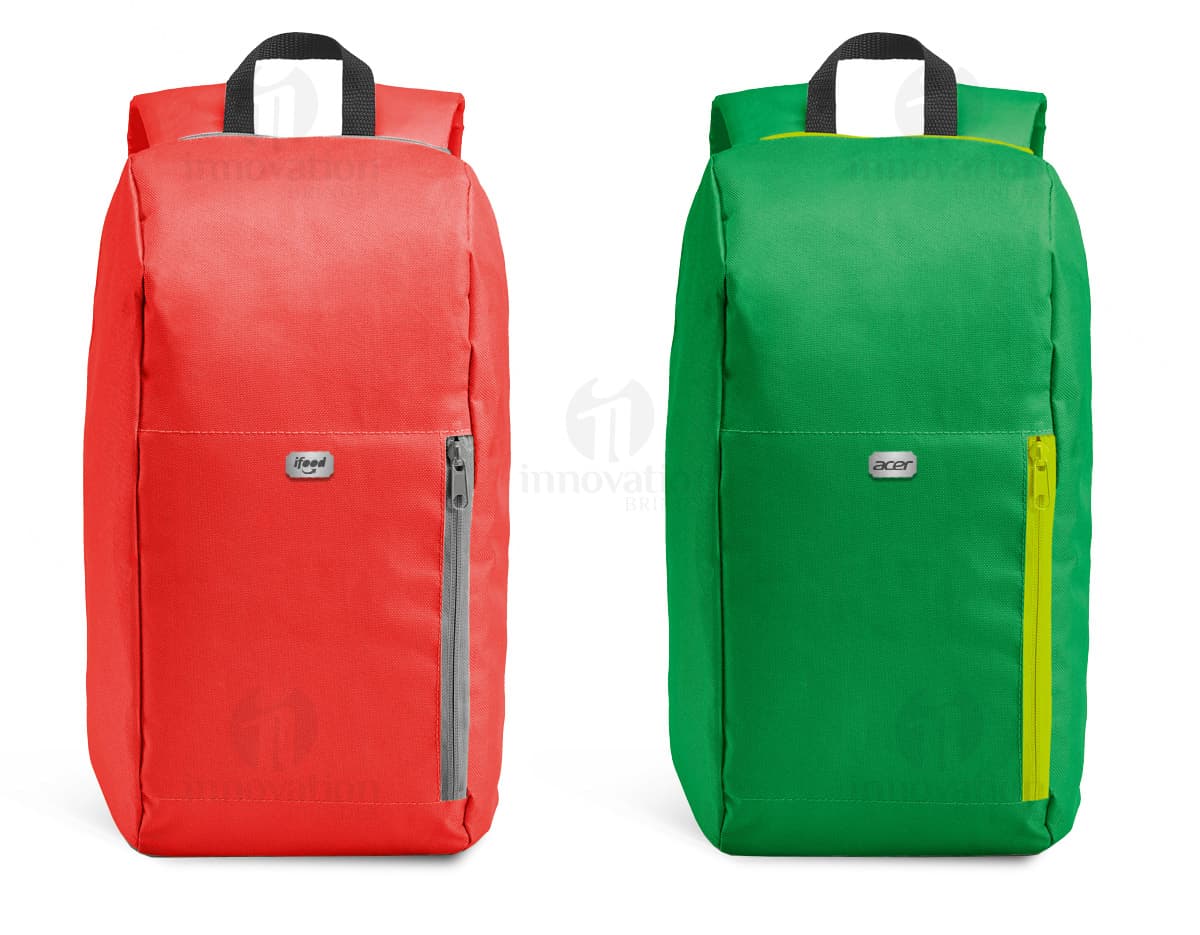 Mochila para notebook com saída de fone, na cor preta, com vários compartimentos e zíperes. Mochila para notebook com saída de fone, na cor preta, com vários compartimentos e zíperes.
