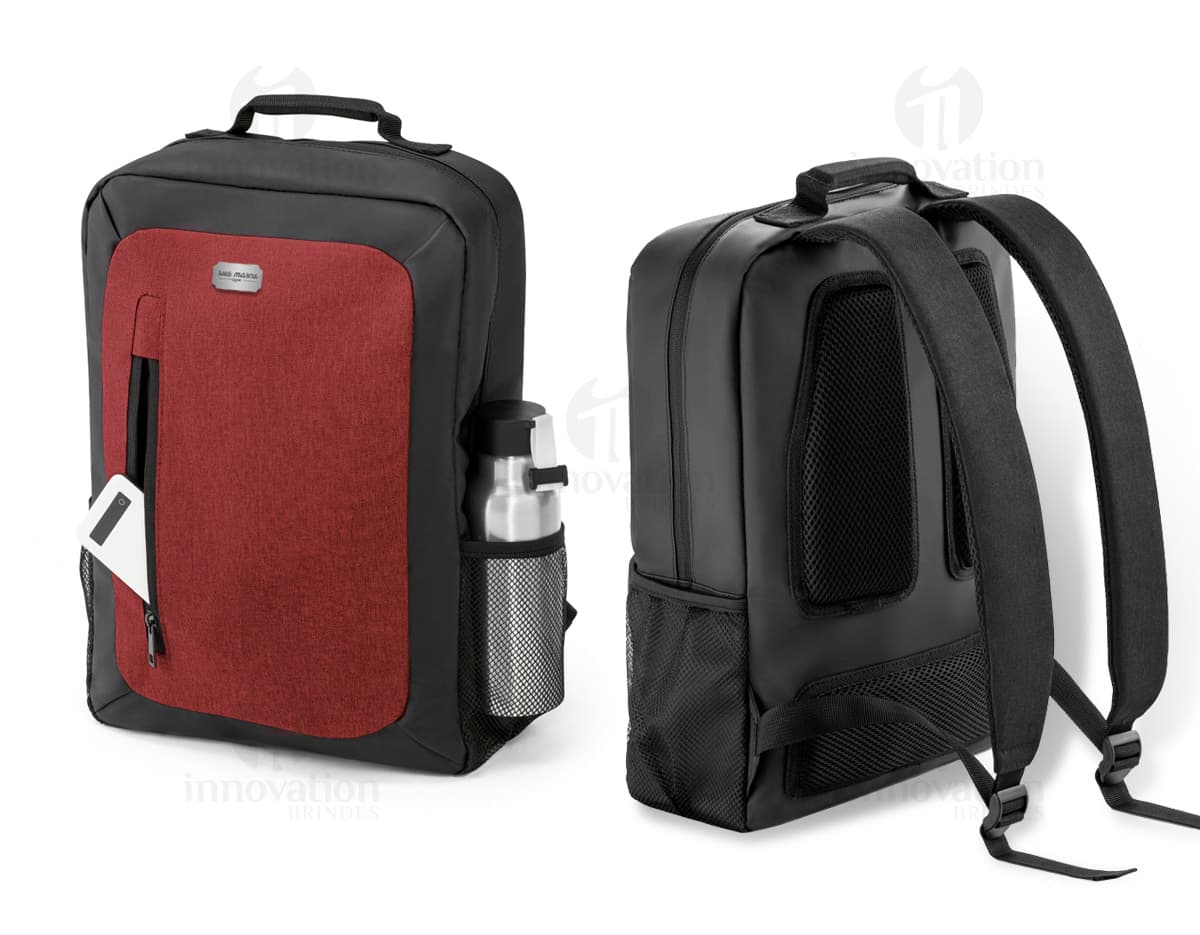 Mochila preta para notebook resistente, fabricada em material de alta densidade, com diversos compartimentos e alças acolchoadas. Mochila preta para notebook resistente, fabricada em material de alta densidade, com diversos compartimentos e alças acolchoadas.