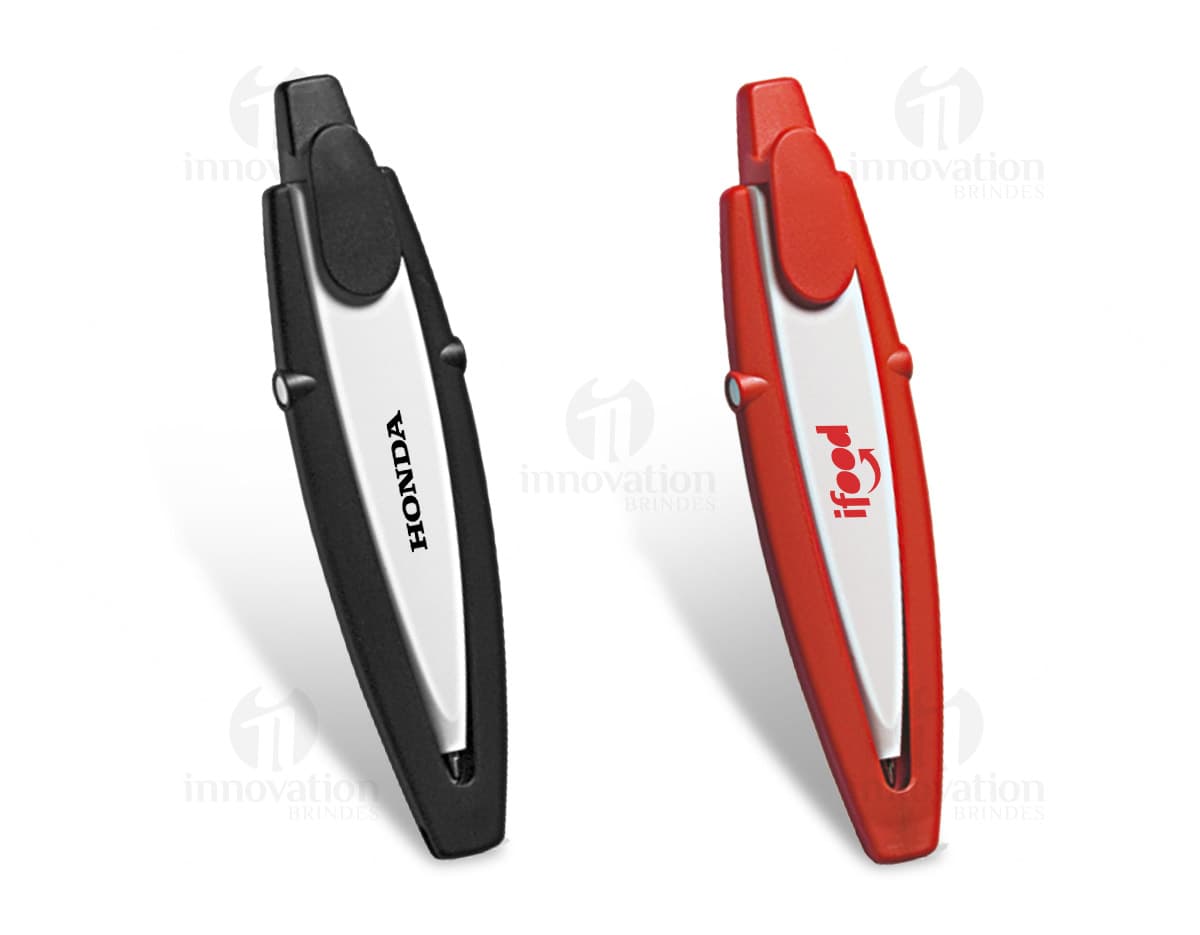 Kit com 6 porta copos em formato redondo, feitos de cerâmica branca com estampas variadas em tons de azul, verde e amarelo. Cada porta copo possui uma base de cortiça para evitar escorregar. Kit com 6 porta copos em formato redondo, feitos de cerâmica branca com estampas variadas em tons de azul, verde e amarelo. Cada porta copo possui uma base de cortiça para evitar escorregar.