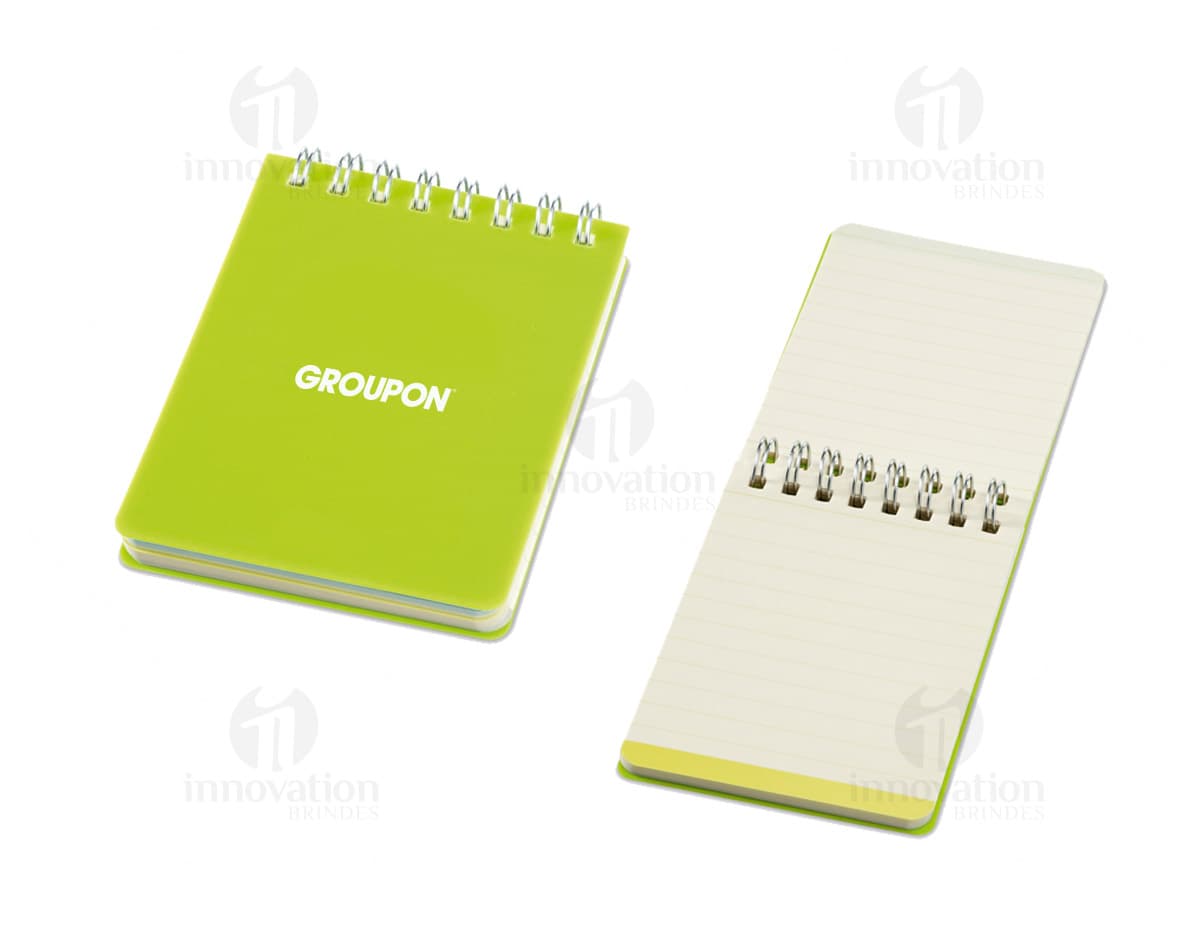 Caderno pautado com 64 folhas creme. Caderno pautado com 64 folhas creme.