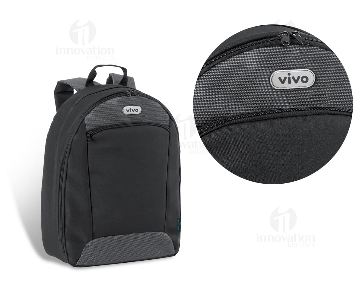 Mochila com rodinhas na cor azul, feita de material resistente e com alças ajustáveis. Tamanho ideal para guardar livros e materiais escolares. Mochila com rodinhas na cor azul, feita de material resistente e com alças ajustáveis. Tamanho ideal para guardar livros e materiais escolares.