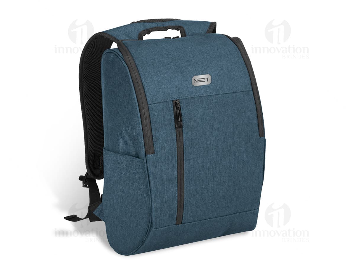 Caneta plástica clic azul em destaque sobre fundo branco. Caneta plástica clic azul em destaque sobre fundo branco.