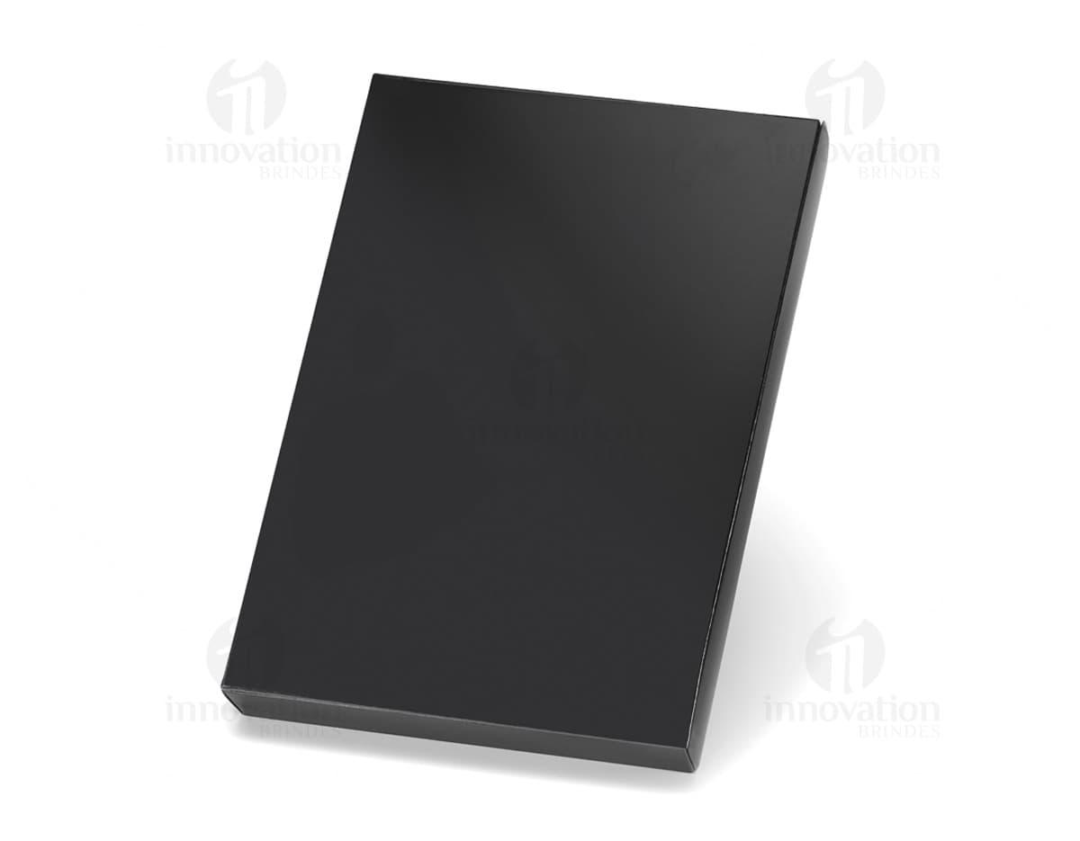 Porta Cartões Metal e Couro Sintético preto com detalhes em dourado e espaço para armazenar diversos cartões. Porta Cartões Metal e Couro Sintético preto com detalhes em dourado e espaço para armazenar diversos cartões.