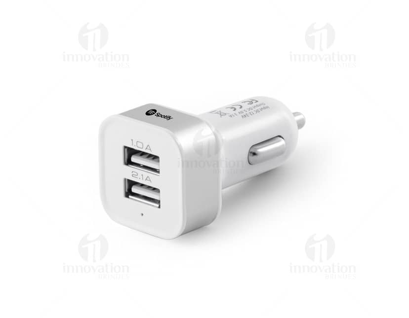Adaptador de isqueiro para carro preto com duas entradas USB.