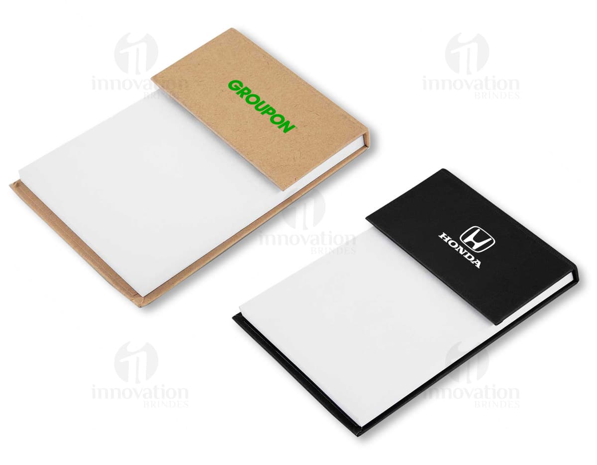 Um kit com 6 porta copos em formato quadrado, feitos em madeira com estampas coloridas de frutas. Um kit com 6 porta copos em formato quadrado, feitos em madeira com estampas coloridas de frutas.