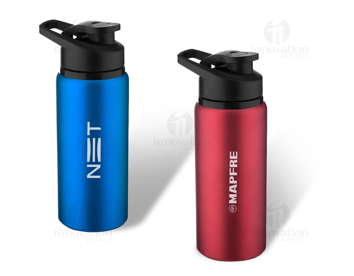 squeeze 550 ml na cor azul, feito de material resistente e com tampa rosqueável. squeeze 550 ml na cor azul, feito de material resistente e com tampa rosqueável.