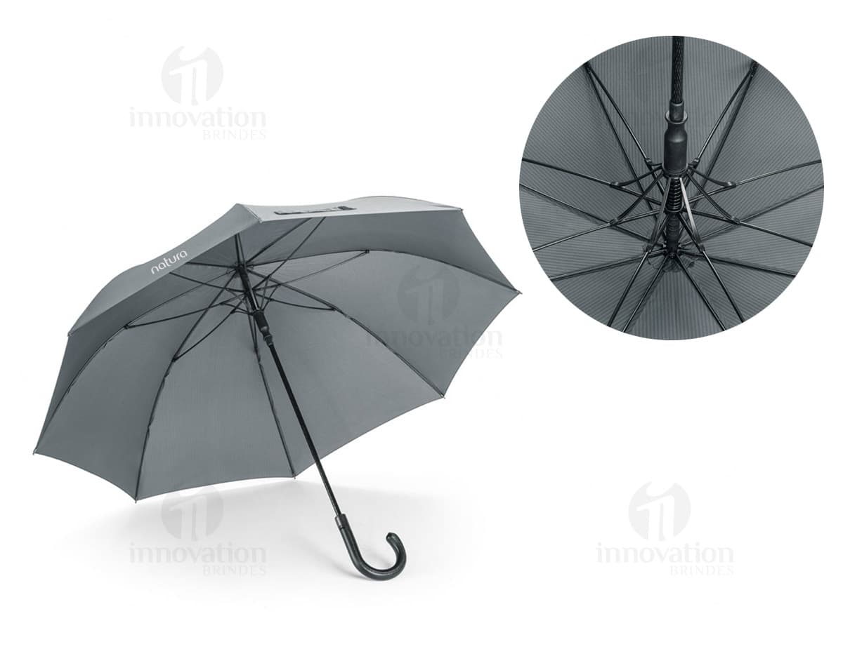 Guarda-chuva dobrável feito de fibra de vidro. Guarda-chuva dobrável feito de fibra de vidro.