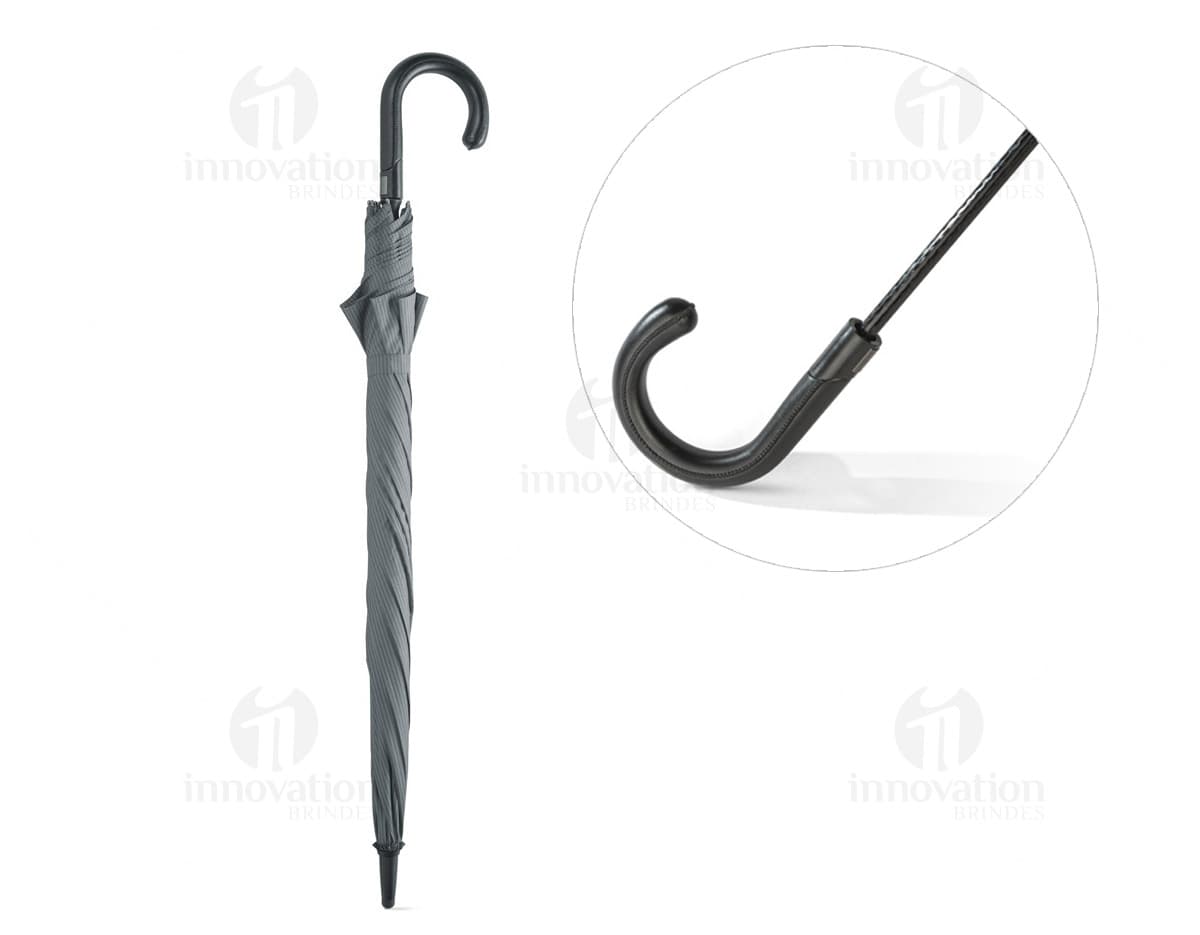 Pasta com carregador para laptop na cor preta, feita de material resistente e com zíper. Pasta com carregador para laptop na cor preta, feita de material resistente e com zíper.