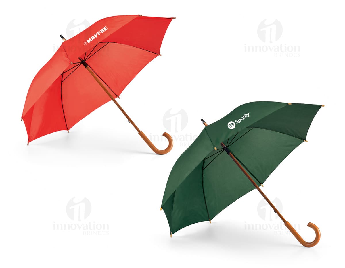 Guarda chuva de poliéster com haste de madeira. Guarda chuva de poliéster com haste de madeira.