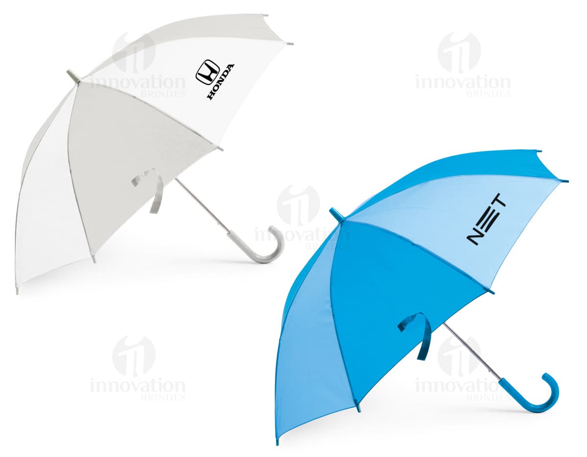 Guarda-chuva poliéster 190T dobrável em fundo branco, fechado e compacto. Guarda-chuva poliéster 190T dobrável em fundo branco, fechado e compacto.