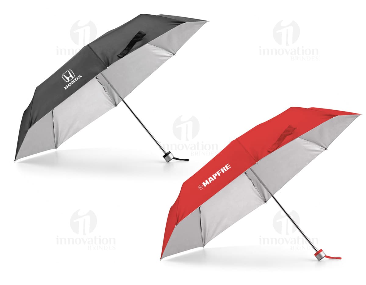 Guarda-chuva de poliéster 190T dobrável, na cor preta, com cabo emborrachado e haste de metal. Guarda-chuva de poliéster 190T dobrável, na cor preta, com cabo emborrachado e haste de metal.