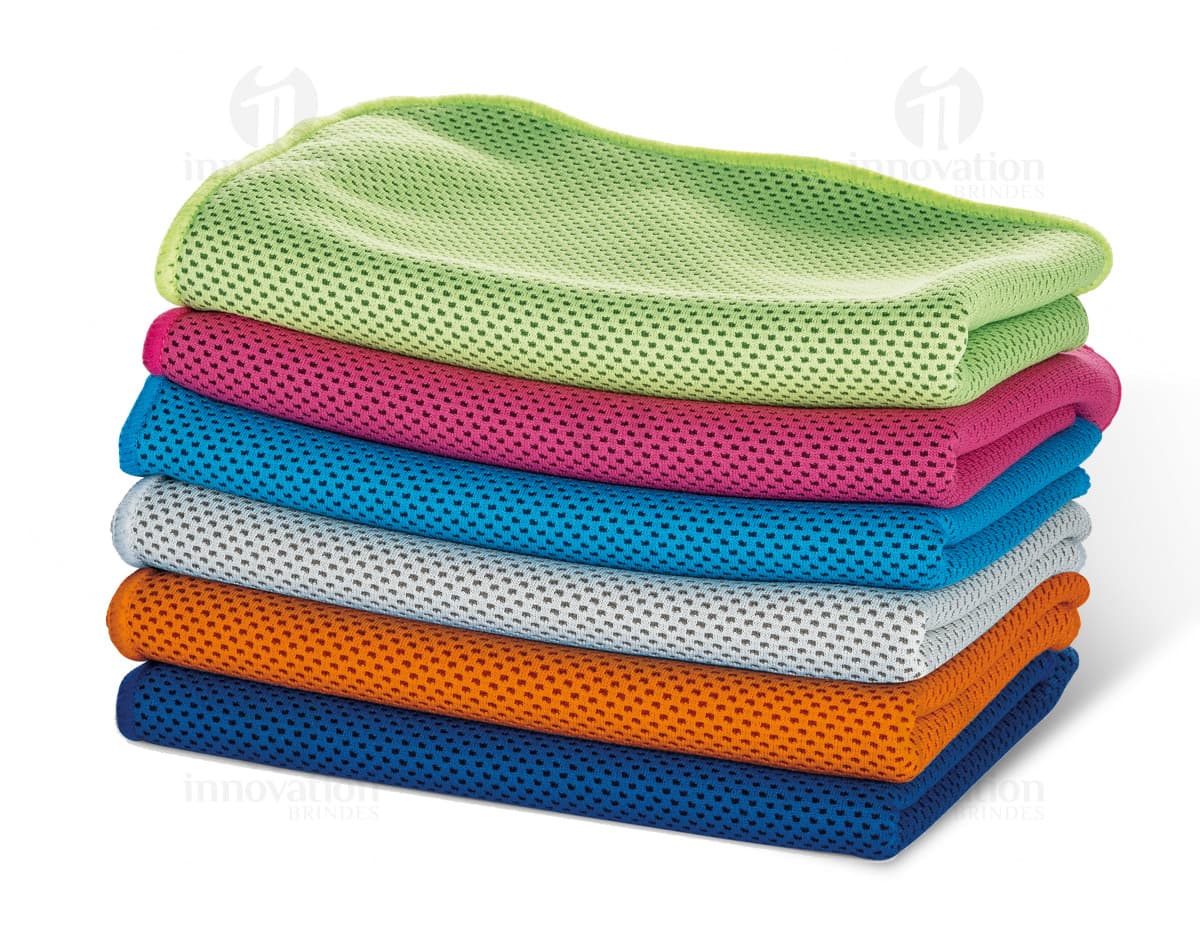 Kit com 6 porta copos em diferentes cores e estampas. Kit com 6 porta copos em diferentes cores e estampas.