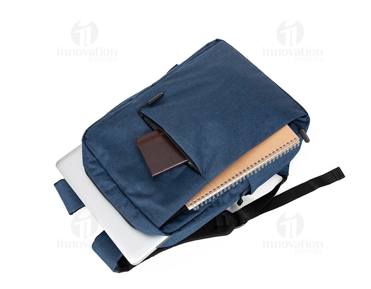 Mochila Nylon-155750 em cor preta, com design moderno e alças ajustáveis. Mochila Nylon-155750 em cor preta, com design moderno e alças ajustáveis.