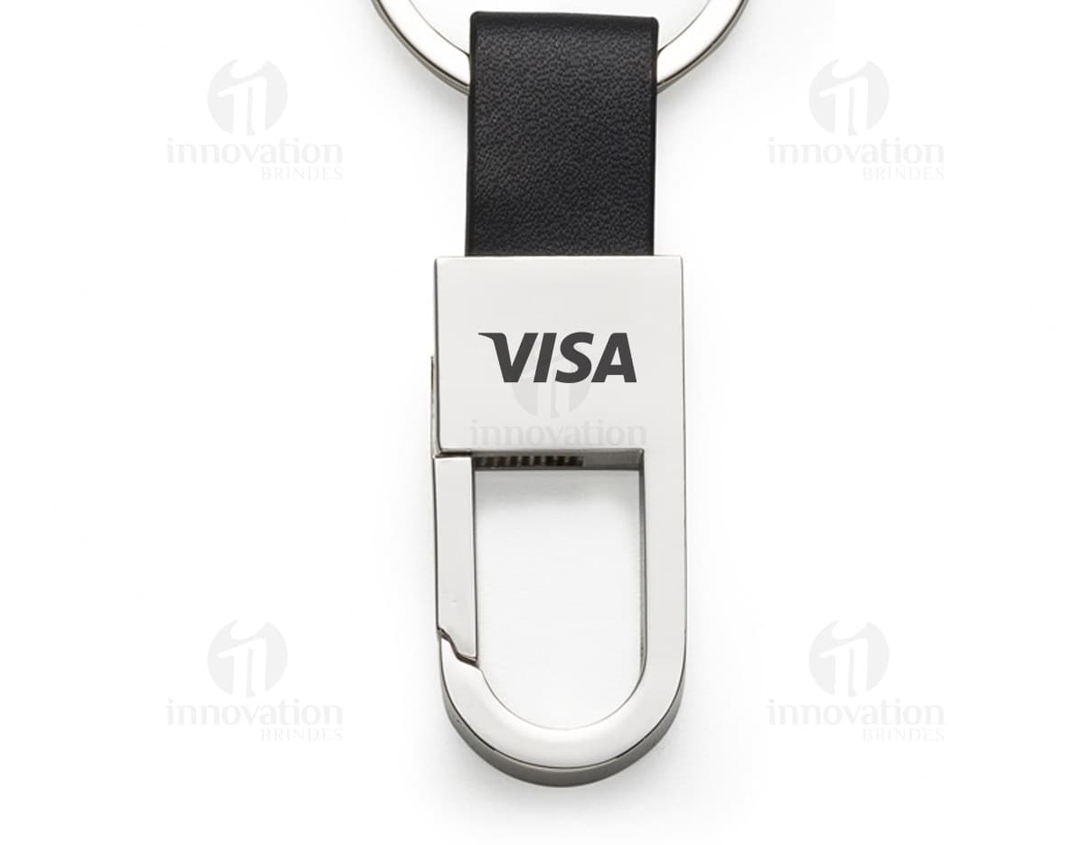 Chaveiro de metal com detalhes em nylon em destaque. Chaveiro de metal com detalhes em nylon em destaque.