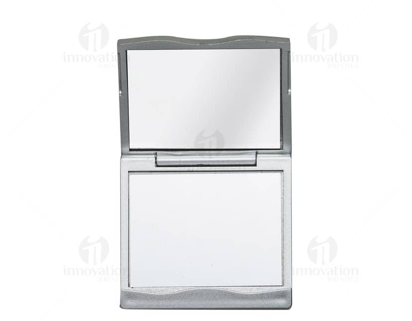 Espelho plástico duplo com aumento, de cor branca, em fundo branco. Cada lado do espelho possui diferentes níveis de ampliação.