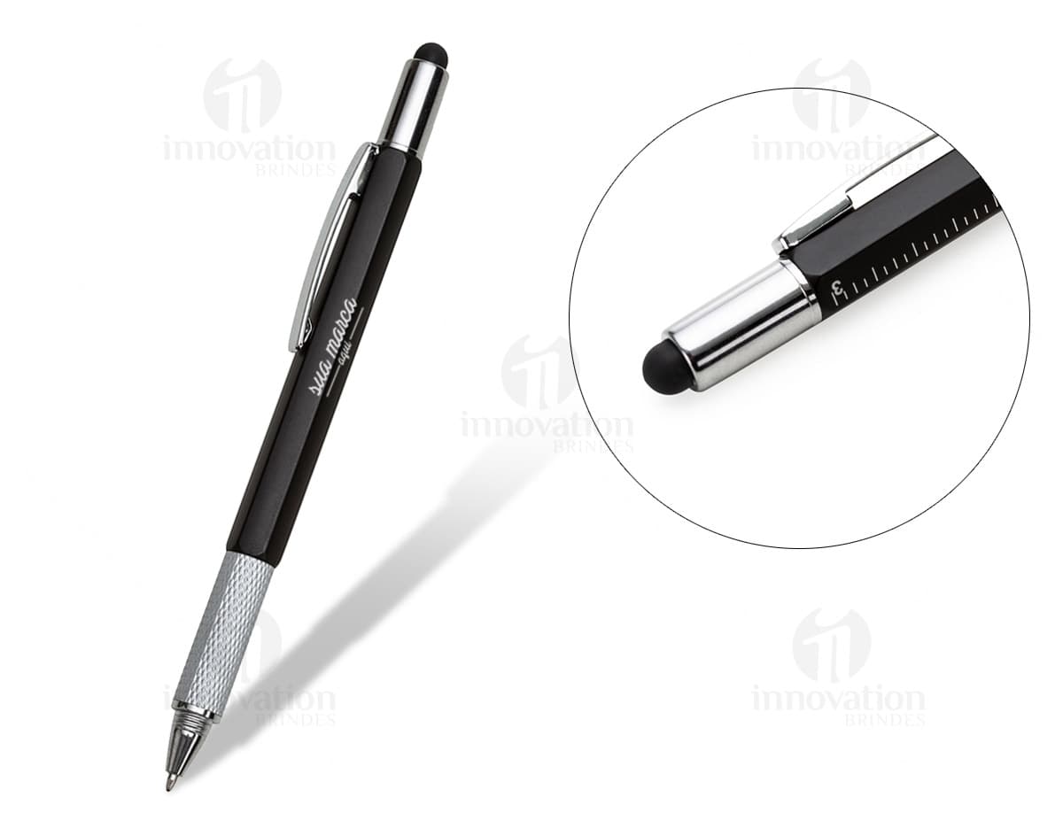 Caneta de metal retrátil com detalhe em borracha, ideal para escrita e desenho. Cor prateada, equipamento de escritório, objeto de trabalho e educação. Caneta de metal retrátil com detalhe em borracha, ideal para escrita e desenho. Cor prateada, equipamento de escritório, objeto de trabalho e educação.