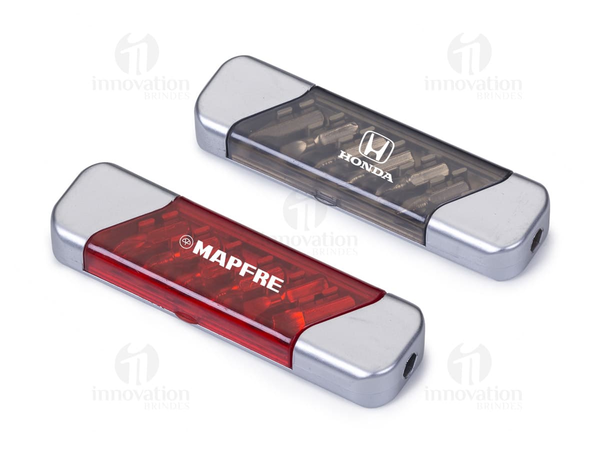 Kit com 6 porta copos em diferentes cores e formatos, feitos de material resistente para proteger móveis de manchas e arranhões. Kit com 6 porta copos em diferentes cores e formatos, feitos de material resistente para proteger móveis de manchas e arranhões.