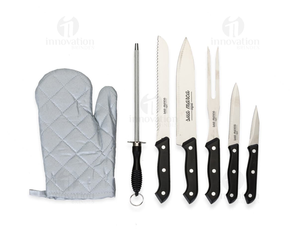 Kit churrasco contendo 7 peças, todas armazenadas em um estojo. Kit churrasco contendo 7 peças, todas armazenadas em um estojo.