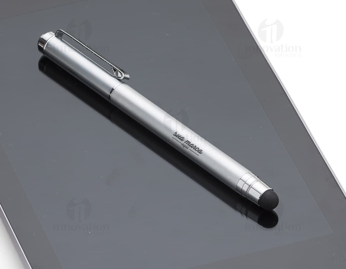 Caneta metal touch em prata com ponta sensível ao toque. Caneta metal touch em prata com ponta sensível ao toque.