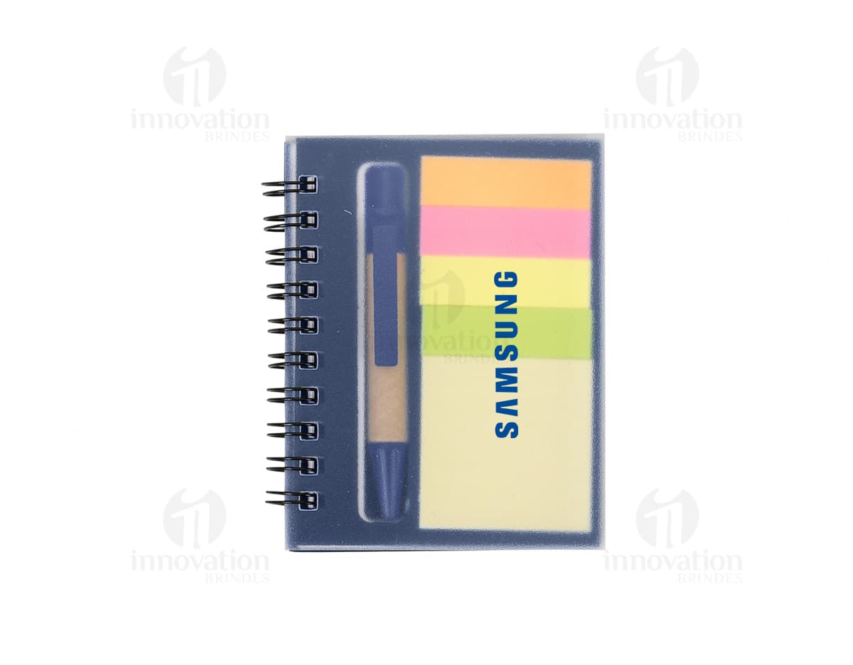 Kit com 6 porta copos em formato quadrado, feitos de madeira e com estampas variadas em tons de azul, verde e branco. Cada porta copo possui uma camada de proteção para evitar manchas e arranhões na superfície da mesa. Kit com 6 porta copos em formato quadrado, feitos de madeira e com estampas variadas em tons de azul, verde e branco. Cada porta copo possui uma camada de proteção para evitar manchas e arranhões na superfície da mesa.